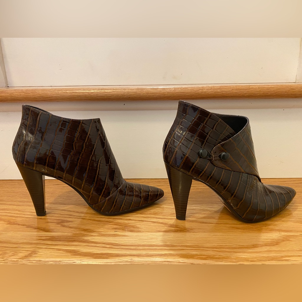 Brand New, Via Spiga, Patterned Brown Leather Ankle Boots. 7 M.